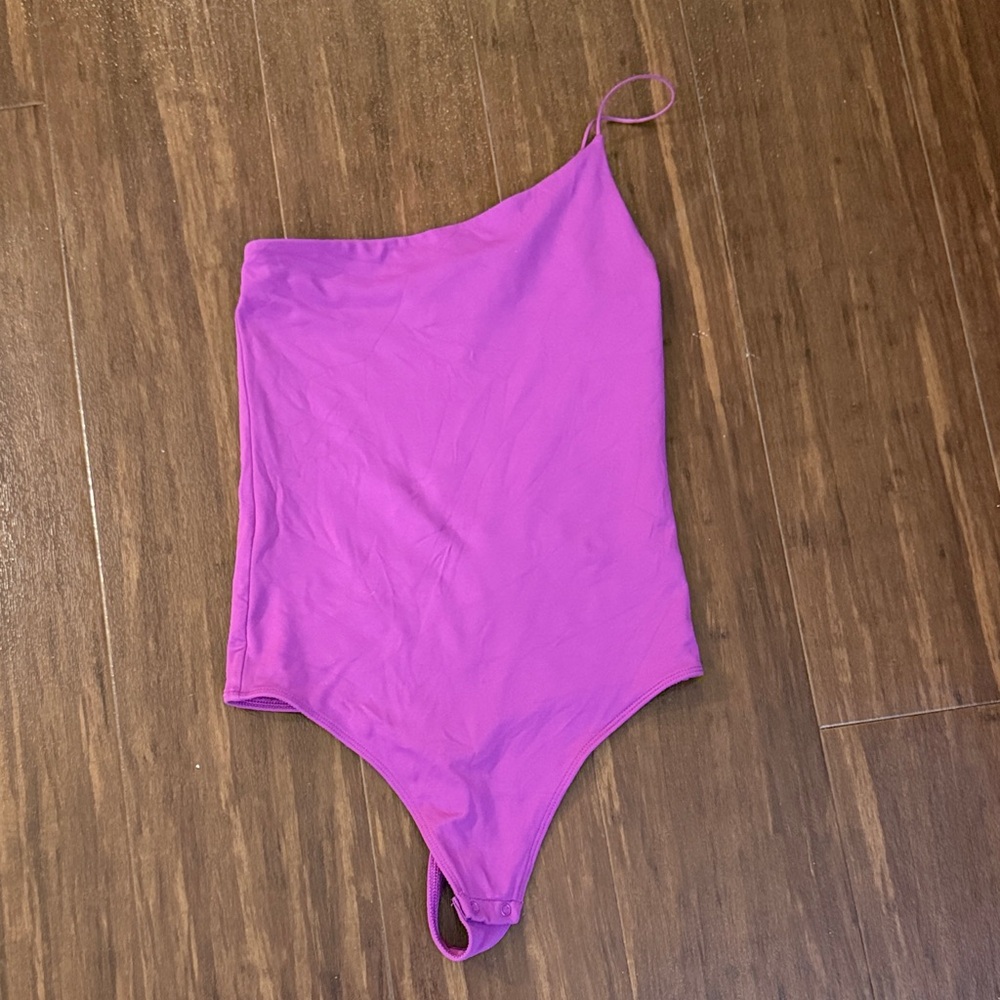 Aritzia Babaton magenta one-shoulder bodysuit